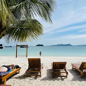 https://funky-beach-hostel.hotelssihanoukville.net